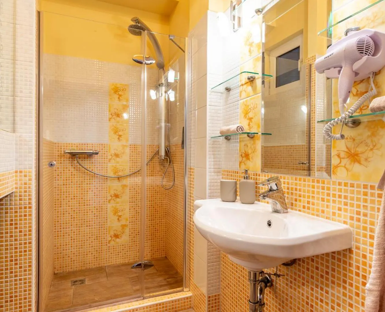 Vibrant Neighborhood Vibes Apartment Budapest