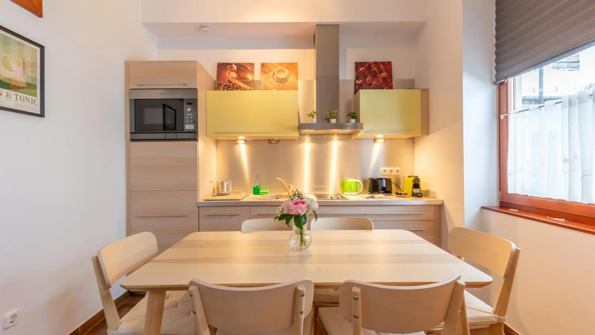 Vibrant Neighborhood Vibes Apartment Budapest