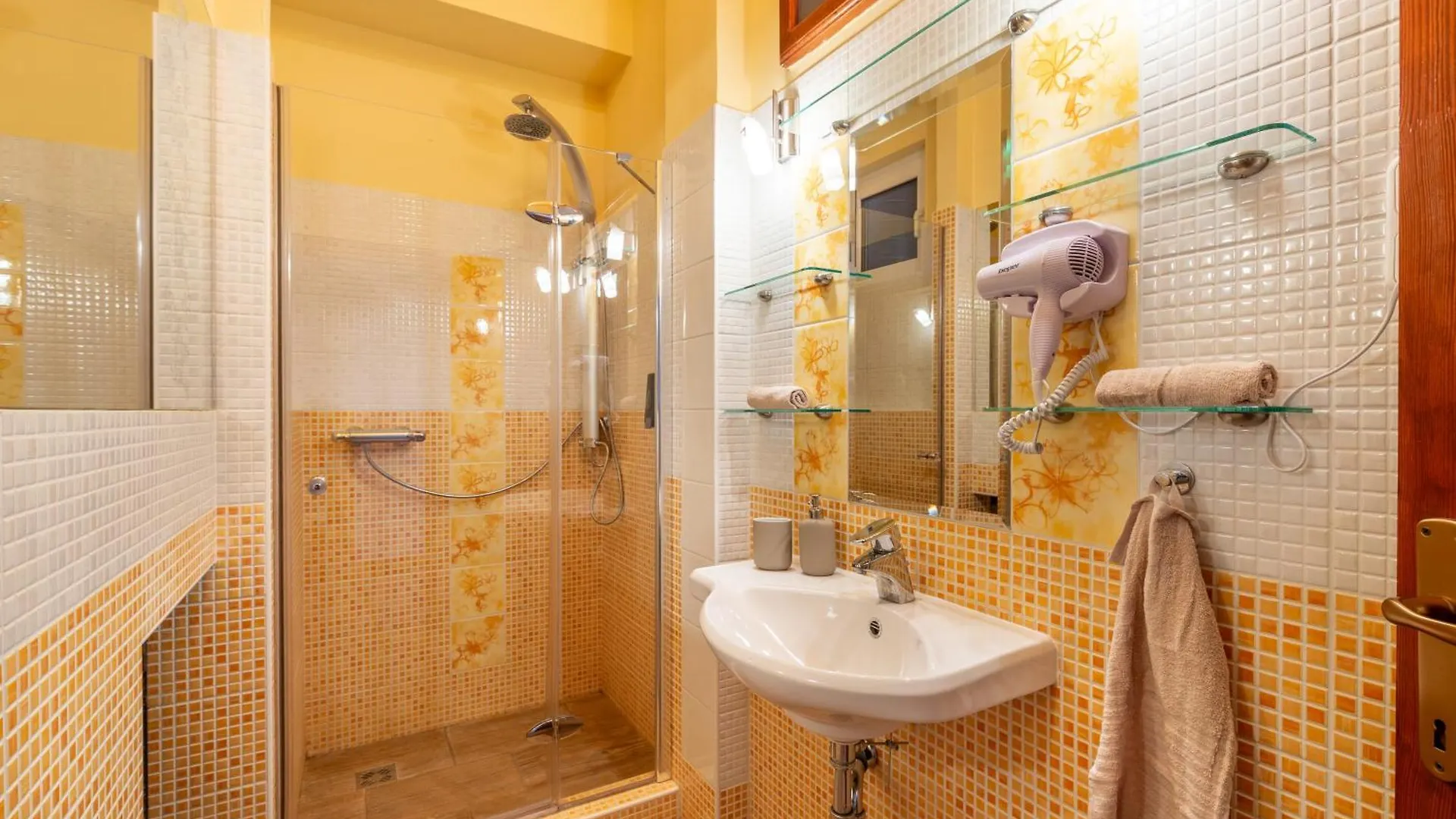 Vibrant Neighborhood Vibes Apartment Budapest